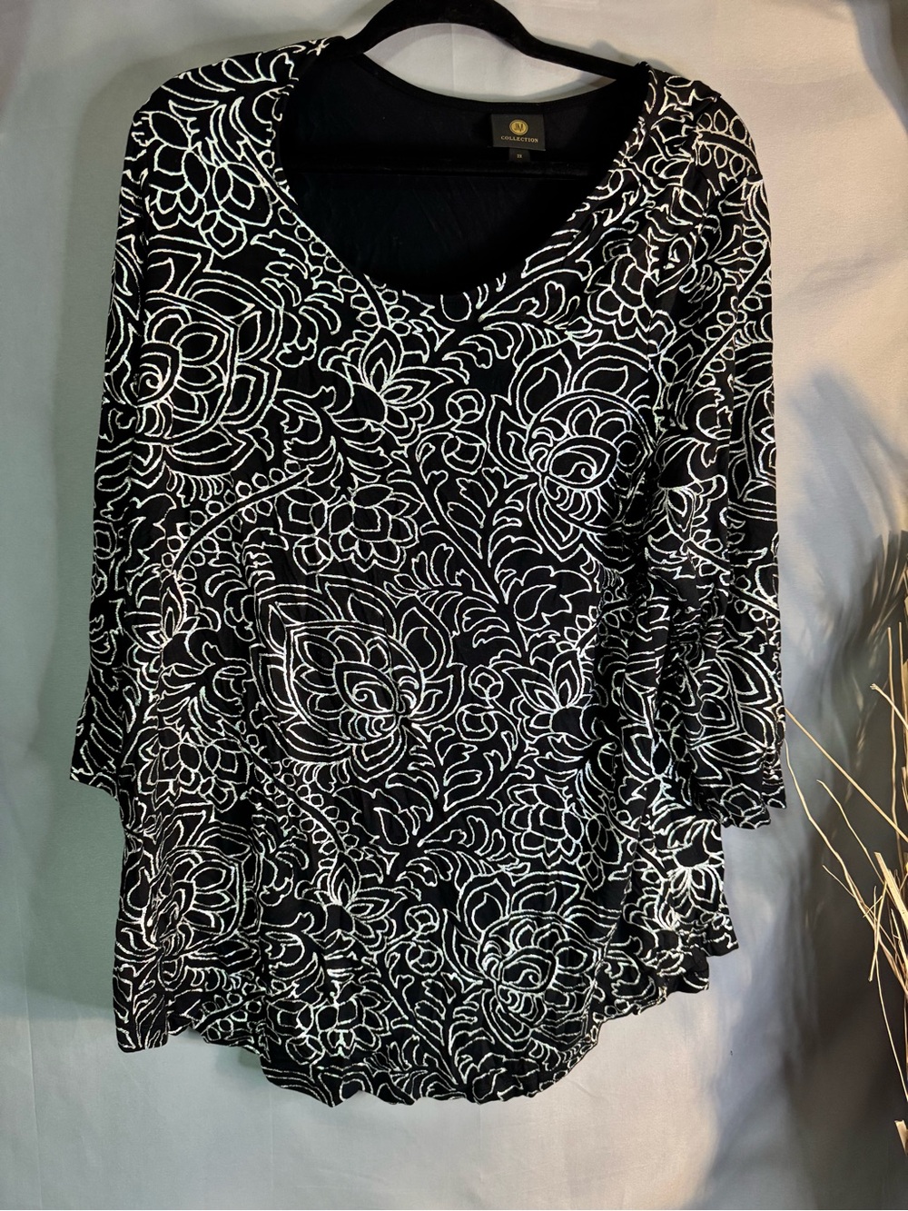 JM Collection Black Floral V-Neck Womens Top